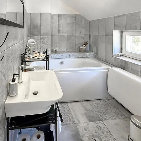 Gorgeous In With Private Swimming Pool, Be Inside Or Outside